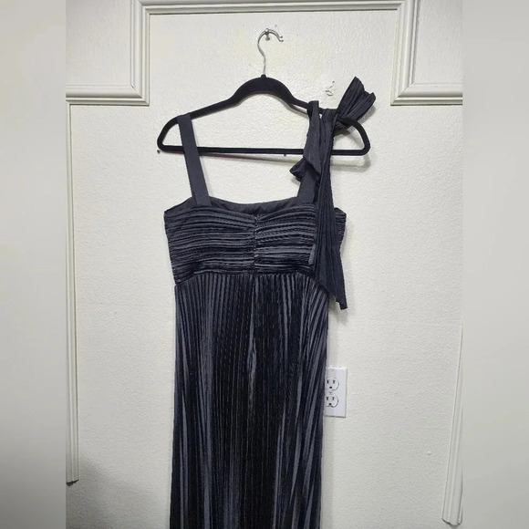 Lulu's Gorgeous Purpose Black Satin Pleated Sleeveless Bow Maxi Dress S Wedding - Picture 11 of 12
